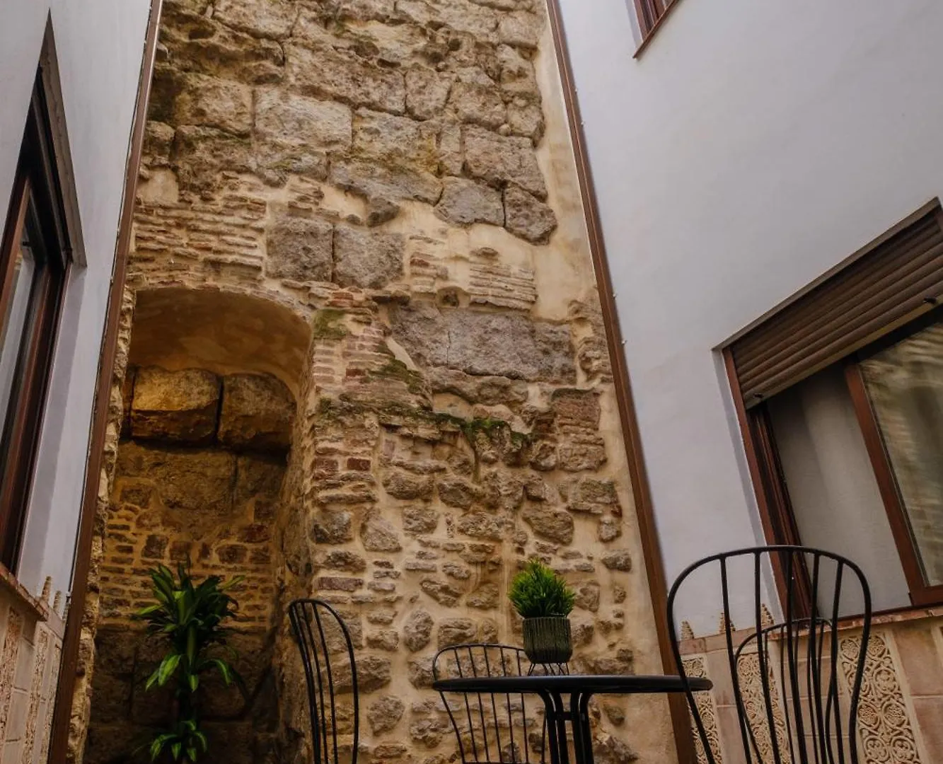 Patio Muralla Romana ¡Se Parte De La Historia! Cordoba Apartment